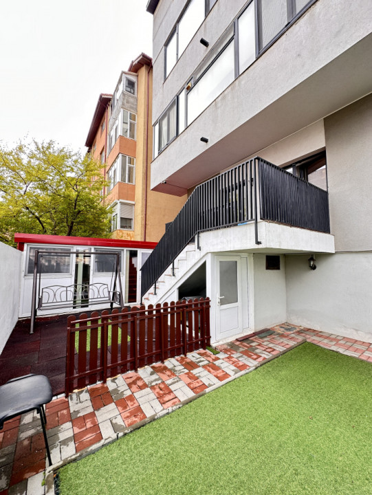 Apartament decomandat 3 camere-curte+loc de parcare subteran -Compozitori