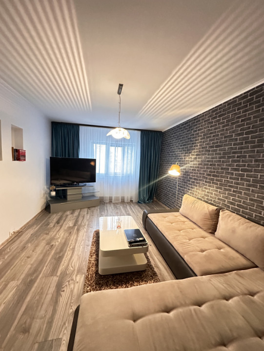 Apartament decomandat 2 camere +loc de parcare -Casa de Cultura 