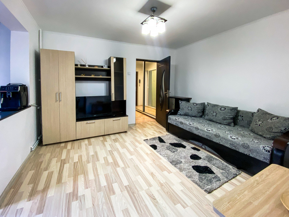 Apartament 2 camere Semidecomandat | zona Campus | Parcare privata