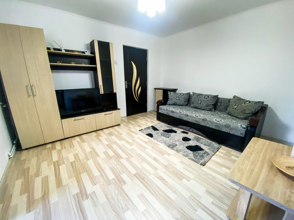 Apartament 2 camere Semidecomandat | zona Campus | Parcare privata