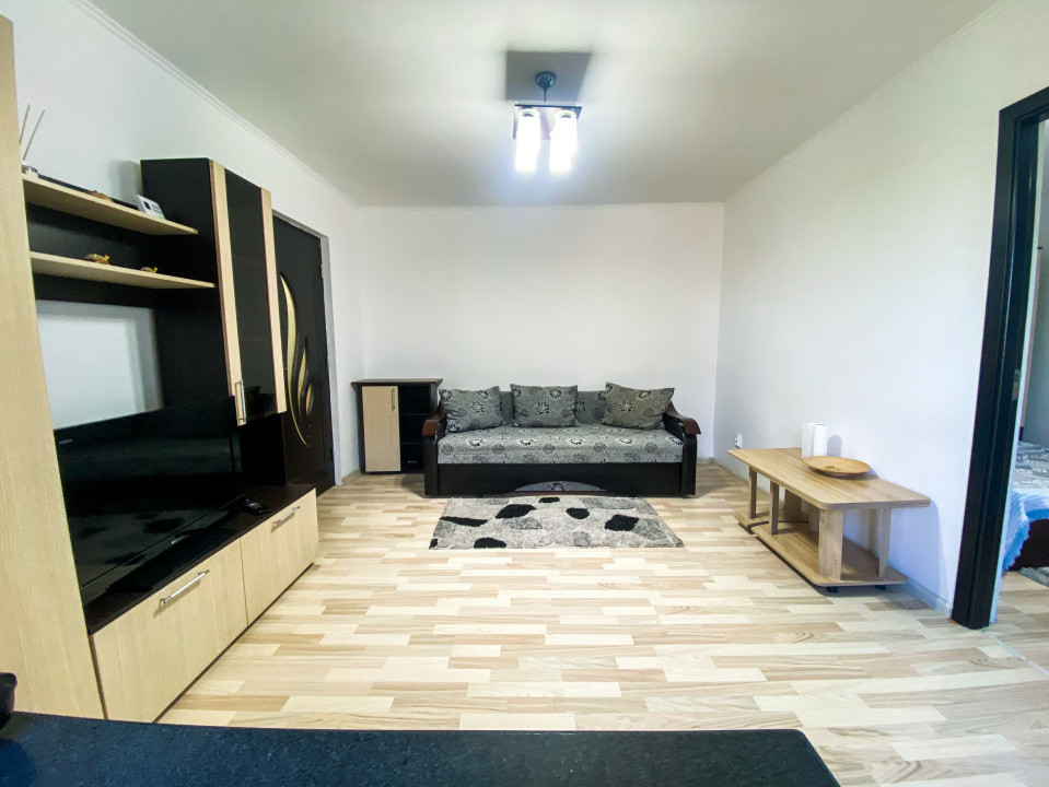 Apartament 2 camere Semidecomandat | zona Campus | Parcare privata