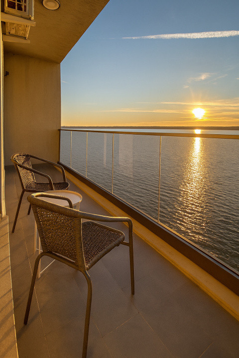 Apartament 3 camere | Solid House Butoaie | Vedere frontală spre lac 