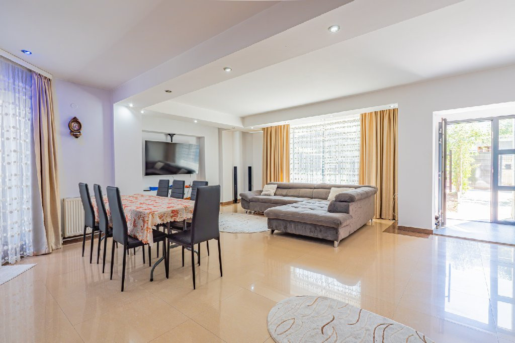 Casa P+M | Teren generos| Kamsas