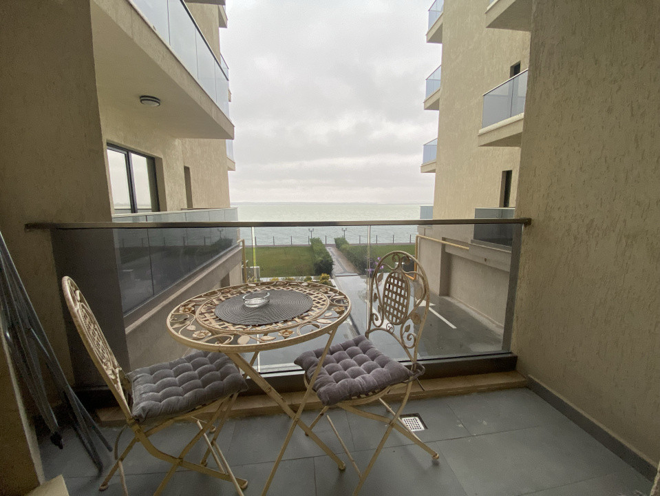 Studio | Vedere frontala spre lac | Solid House Butoaie | Termen lung