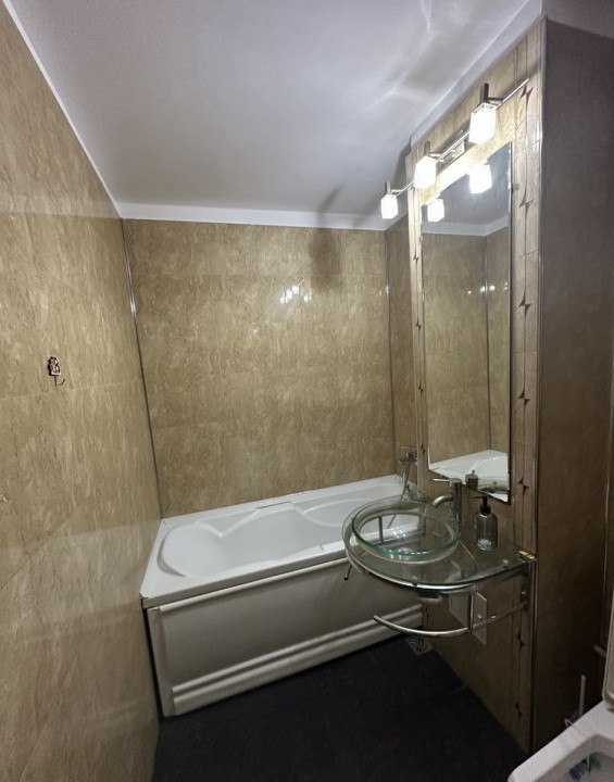 Apartament 3 camere | Zona Dacia | Garaj | Centrala proprie | 2 bai 