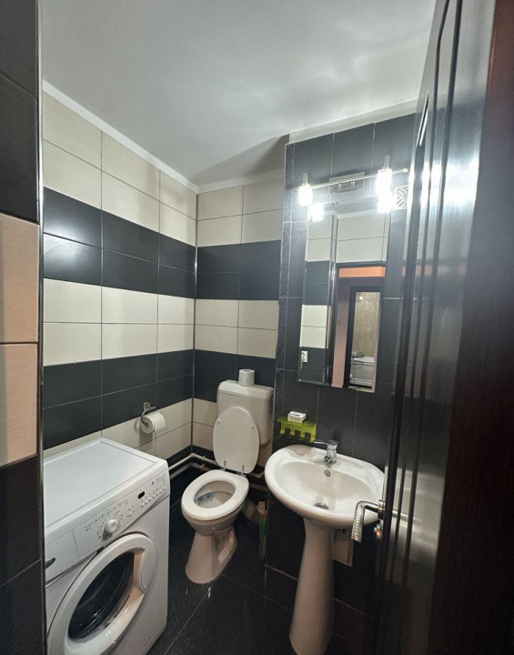 Apartament 3 camere | Zona Dacia | Garaj | Centrala proprie | 2 bai 