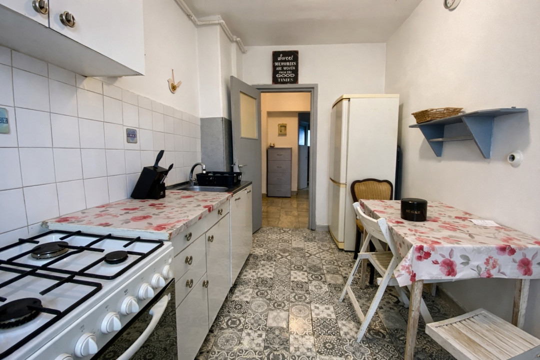 Apartament 3 camere | Decomandat | Stefan cel Mare - zona centrală 