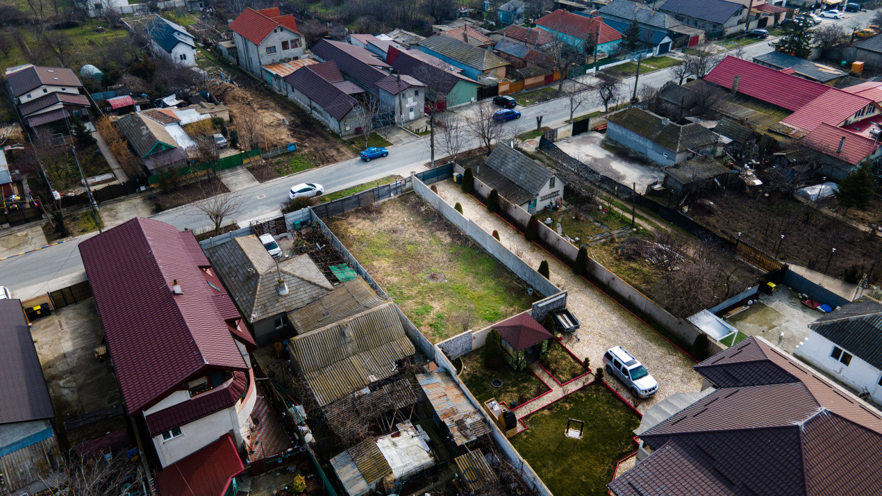 Teren intravilan Lumina, 371 mp, central, situat langa scoala si primarie