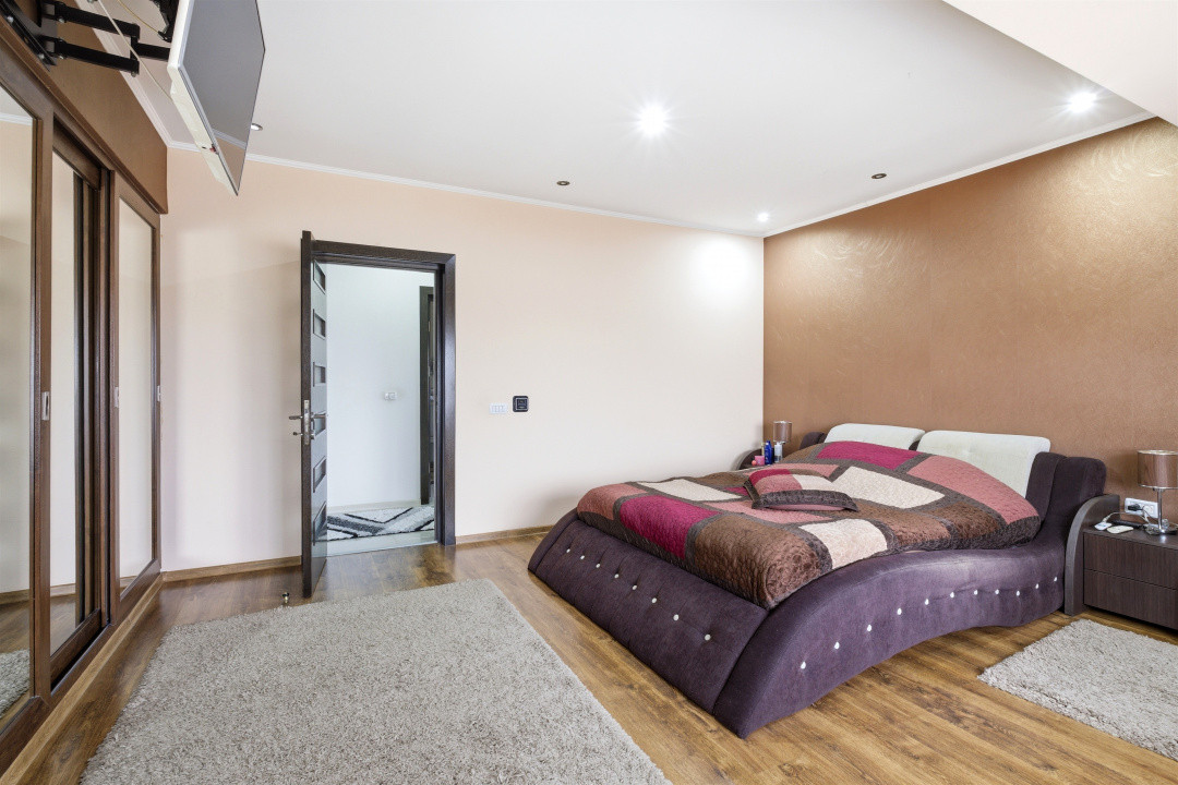 Casă spațioasă P+1 | 4 dormitoare | garaj dublu | teren 742 mp | Lumina