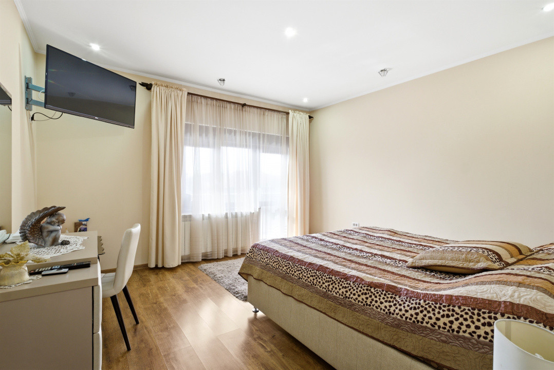 Casă spațioasă P+1 | 4 dormitoare | garaj dublu | teren 742 mp | Lumina