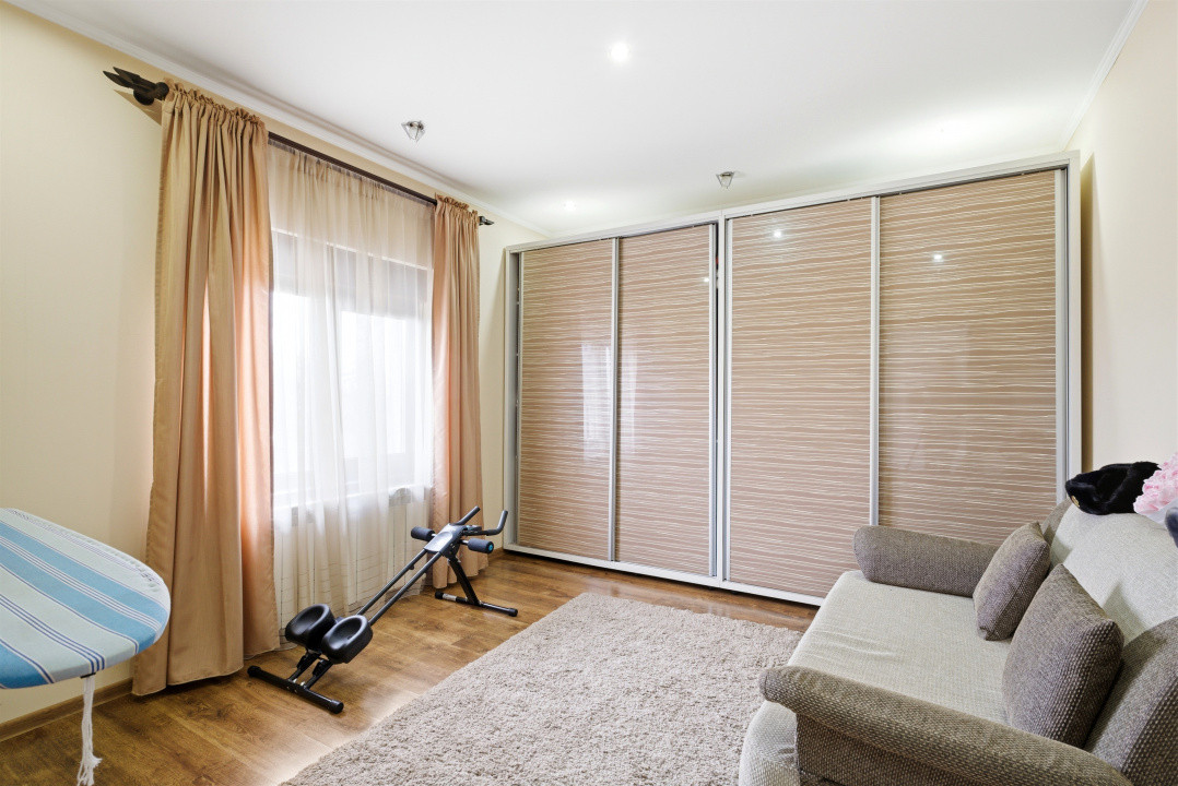 Casă spațioasă P+1 | 4 dormitoare | garaj dublu | teren 742 mp | Lumina