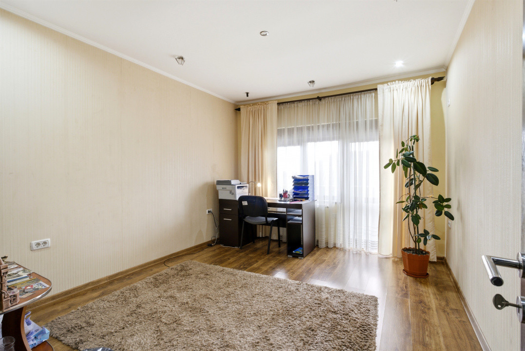 Casă spațioasă P+1 | 4 dormitoare | garaj dublu | teren 742 mp | Lumina