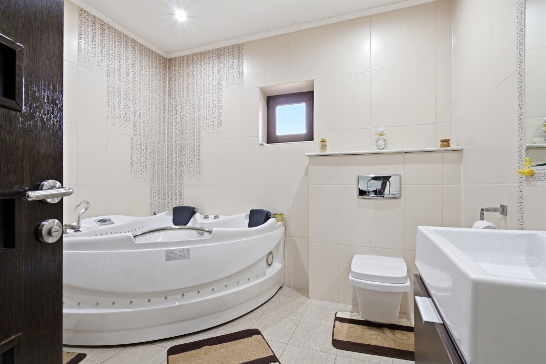 Casă spațioasă P+1 | 4 dormitoare | garaj dublu | teren 742 mp | Lumina