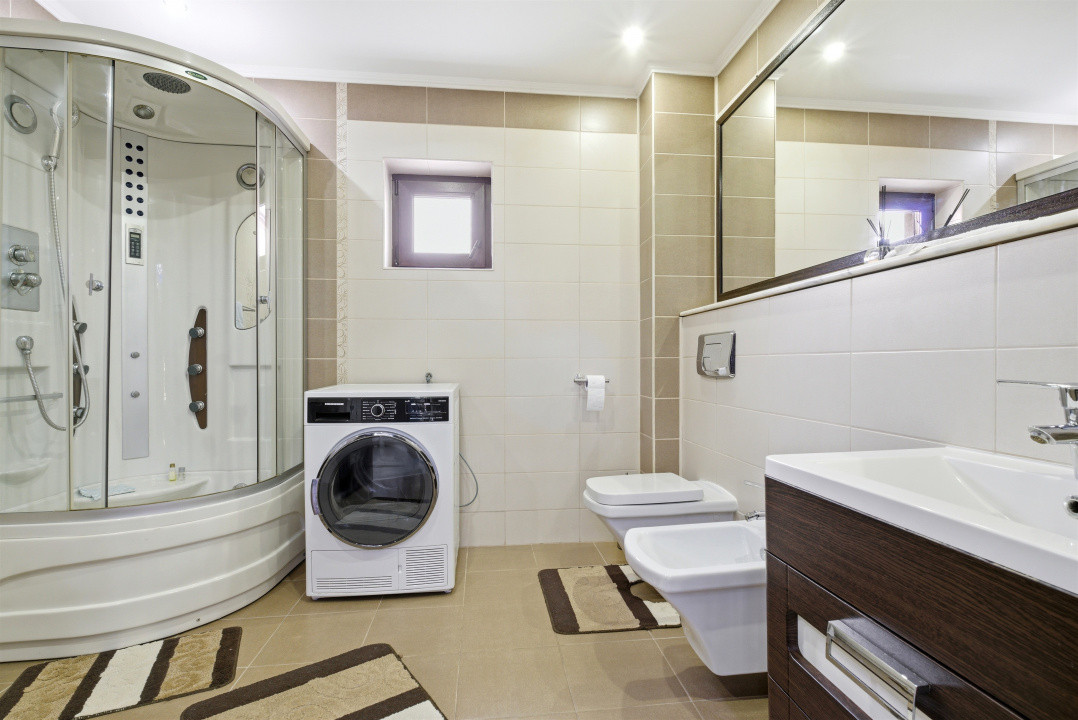 Casă spațioasă P+1 | 4 dormitoare | garaj dublu | teren 742 mp | Lumina