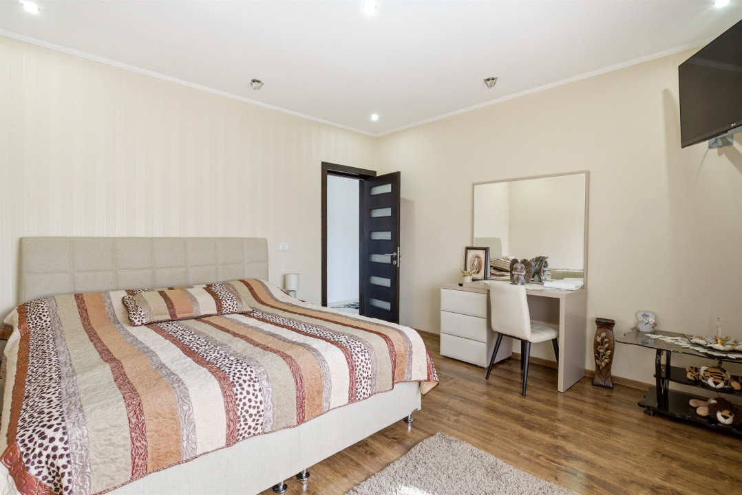 Casă spațioasă P+1 | 4 dormitoare | garaj dublu | teren 742 mp | Lumina