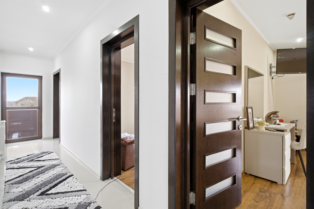 Casă spațioasă P+1 | 4 dormitoare | garaj dublu | teren 742 mp | Lumina