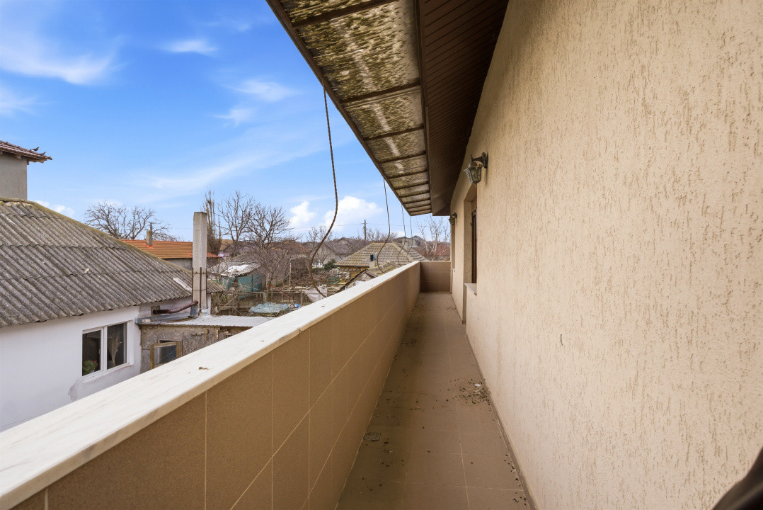 Casă spațioasă P+1 | 4 dormitoare | garaj dublu | teren 742 mp | Lumina