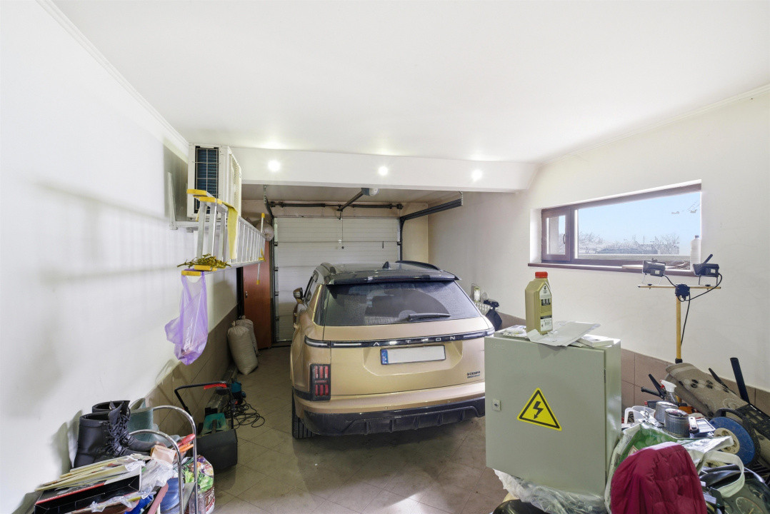 Casă spațioasă P+1 | 4 dormitoare | garaj dublu | teren 742 mp | Lumina