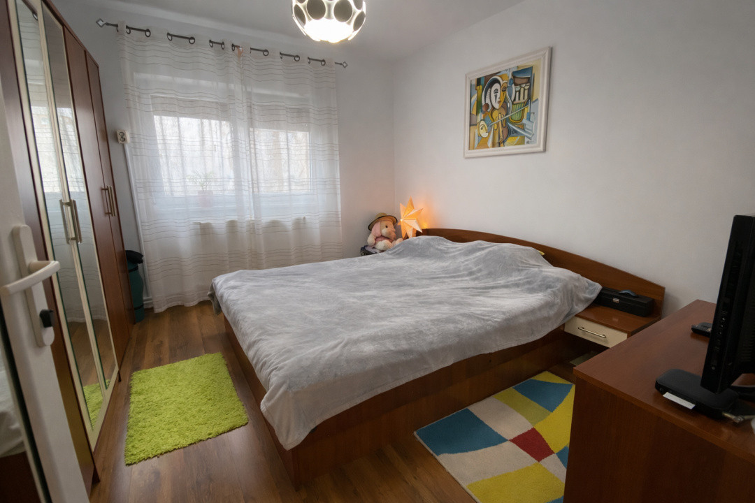 Apartament 3 camere | Decomandat | Etaj 2 | Parcare | zona Poarta 6