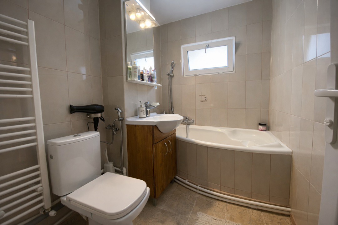 Apartament 3 camere | Decomandat | Etaj 2 | Parcare | zona Poarta 6