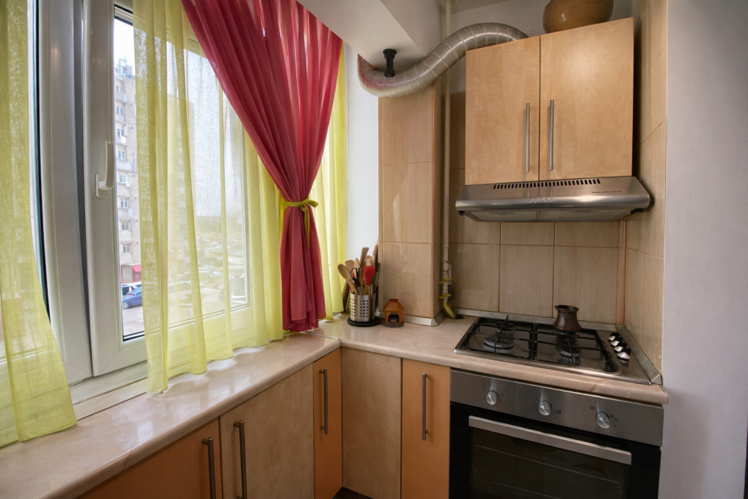 Apartament 3 camere | Decomandat | Etaj 2 | Parcare | zona Poarta 6