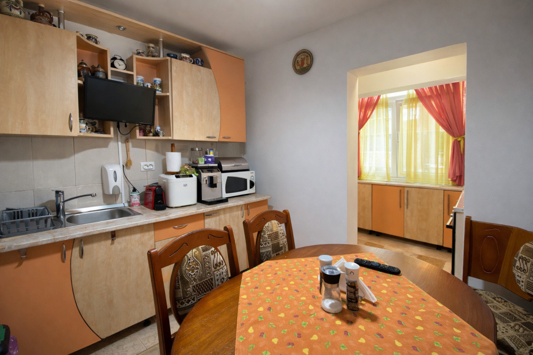 Apartament 3 camere | Decomandat | Etaj 2 | Parcare | zona Poarta 6