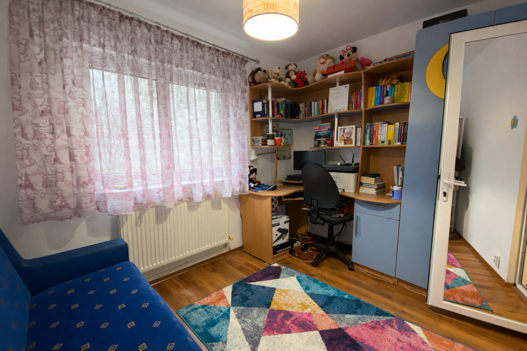 Apartament 3 camere | Decomandat | Etaj 2 | Parcare | zona Poarta 6