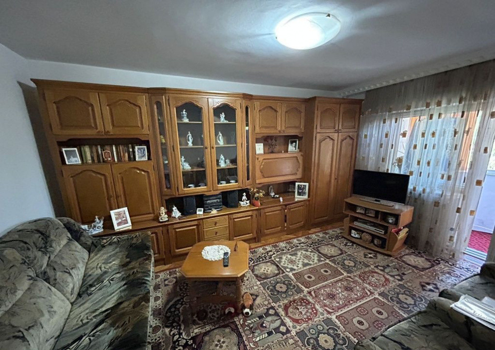 Apartament decomandat 3 camere -Tomis III