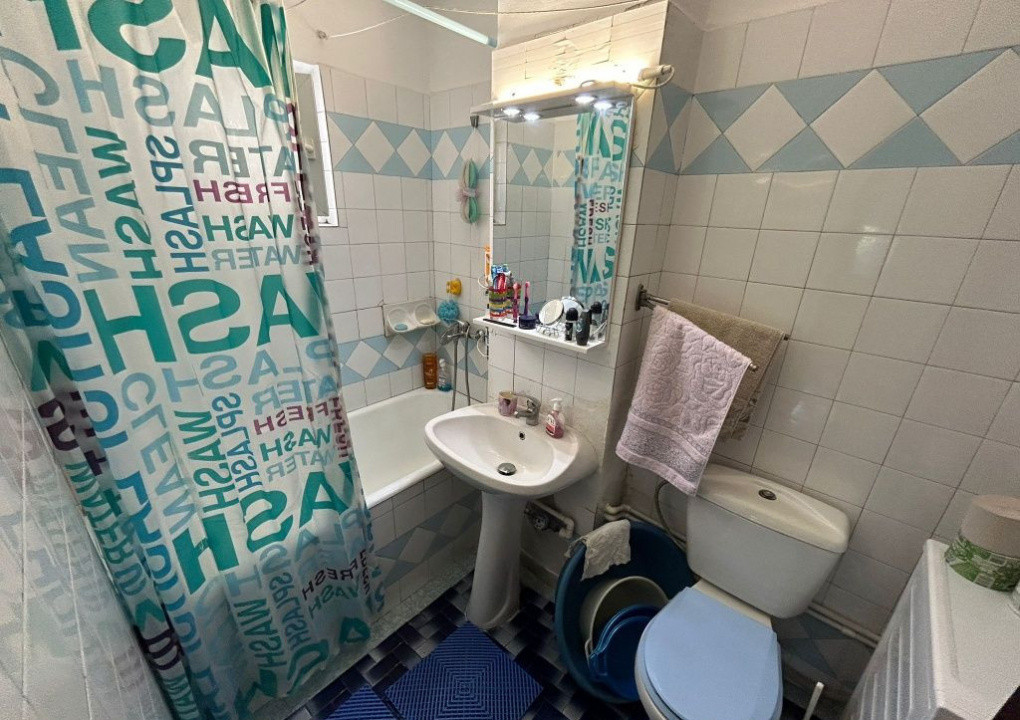 Apartament decomandat 3 camere -Tomis III