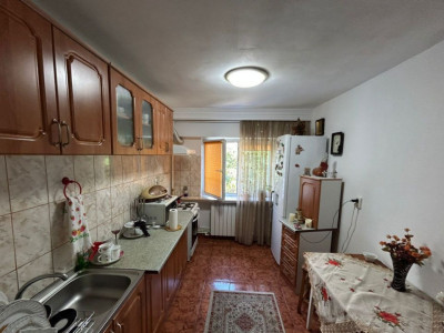 Apartament decomandat 3 camere -Tomis III