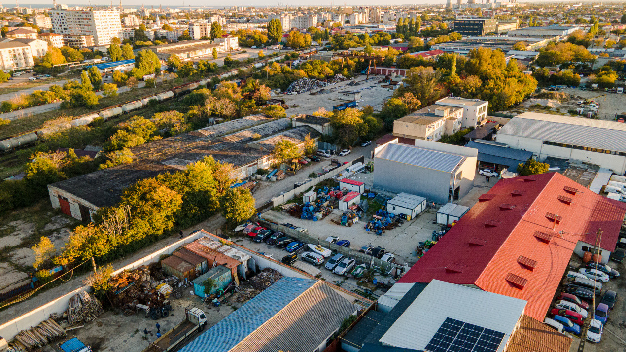 Teren | platformă betonată de închiriat – 900 mp | Strada Interioară 2