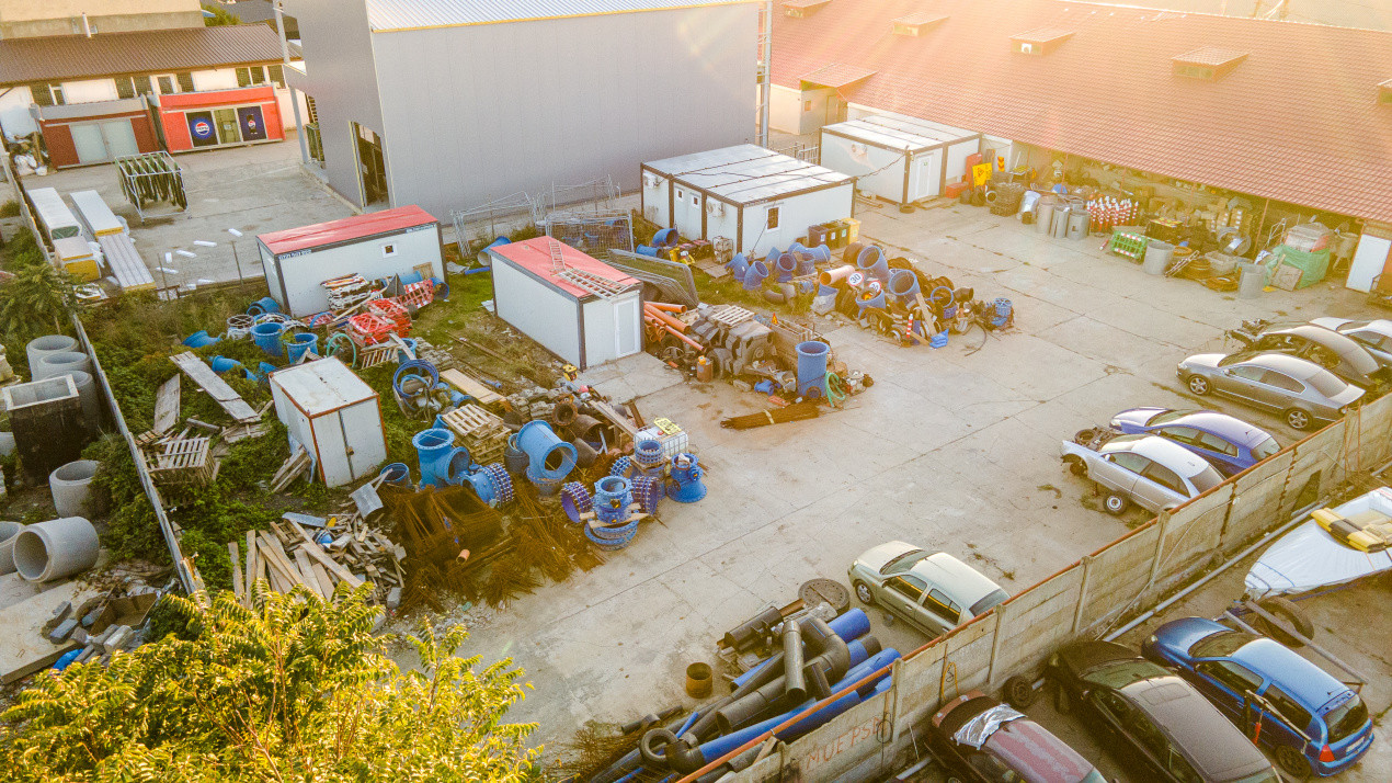 Teren | platformă betonată de închiriat – 900 mp | Strada Interioară 2