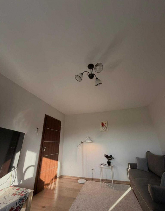 Apartament cu 3 camere, decomandat, renovat – zona Badea Cartan