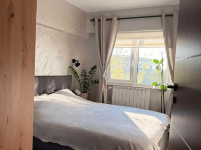 Apartament cu 3 camere, decomandat, renovat – zona Badea Cartan