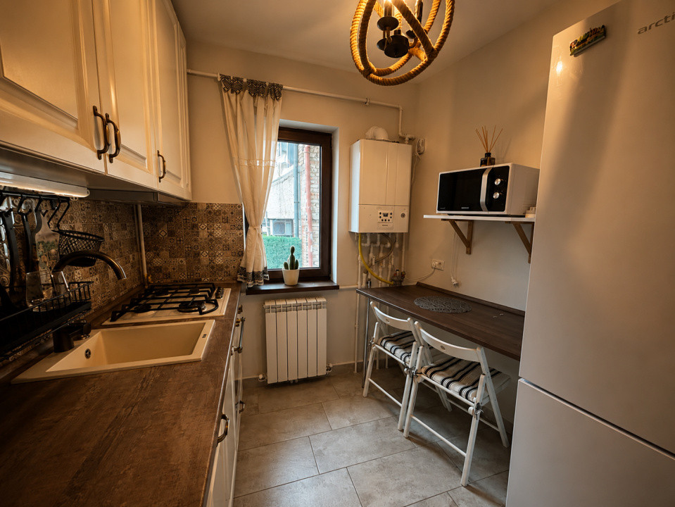 Apartament 3 camere pe două niveluri - în Piața Ovidiu
