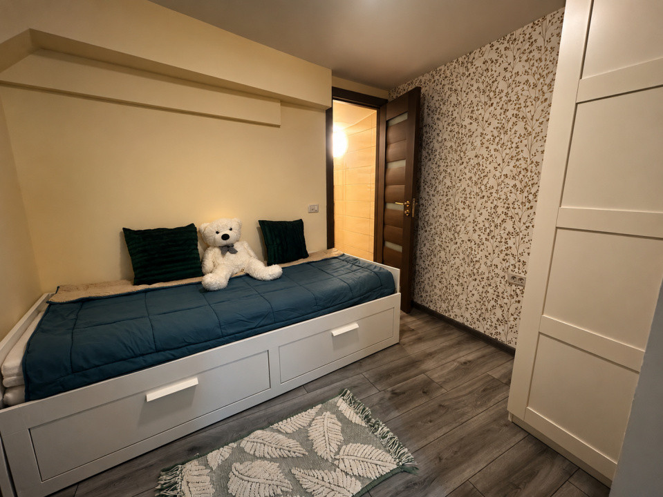 Apartament 3 camere pe două niveluri - în Piața Ovidiu