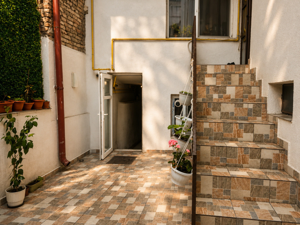 Apartament 3 camere pe două niveluri - în Piața Ovidiu