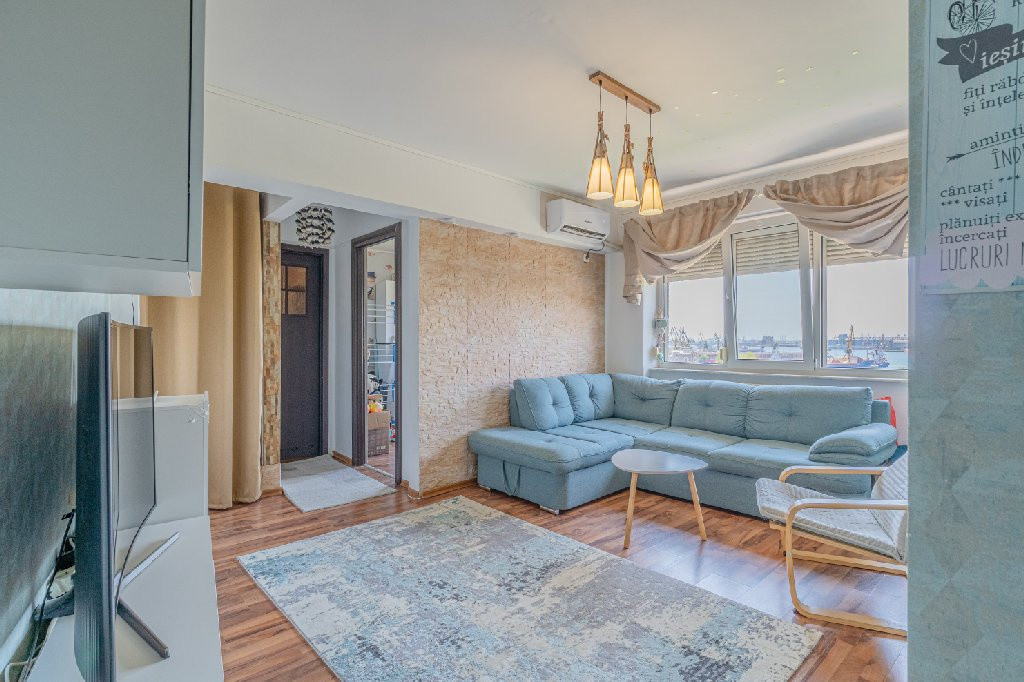 Apartament 3 camere | Piata Ovidiu | Vedere spre mare si port 