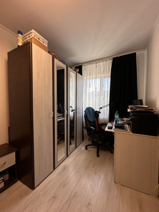 Apartament 3 camere- INEL II + boxa 5,61mp