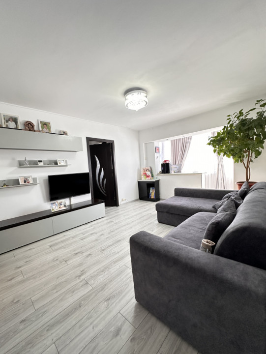 Apartament 3 camere- INEL II + boxa 5,61mp