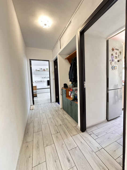 Apartament 3 camere- INEL II + boxa 5,61mp