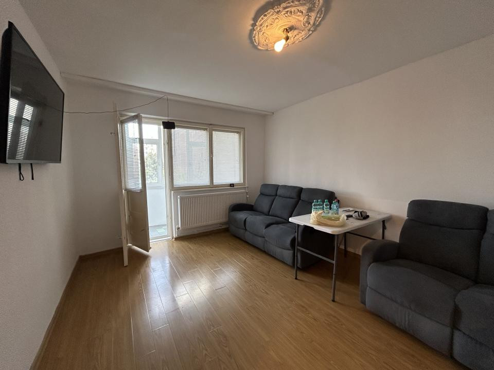 Apartament 3 camere decomandat, centrală gaz – zona Casa de Cultură