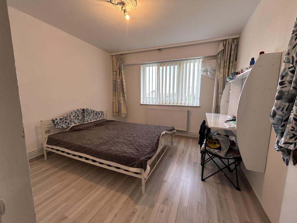 Apartament 3 camere decomandat, centrală gaz – zona Casa de Cultură