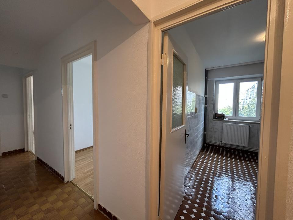 Apartament 3 camere decomandat, centrală gaz – zona Casa de Cultură