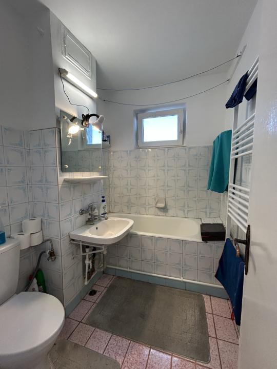 Apartament 3 camere decomandat, centrală gaz – zona Casa de Cultură