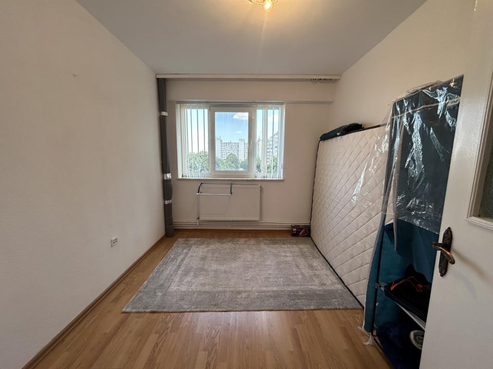 Apartament 3 camere decomandat, centrală gaz – zona Casa de Cultură