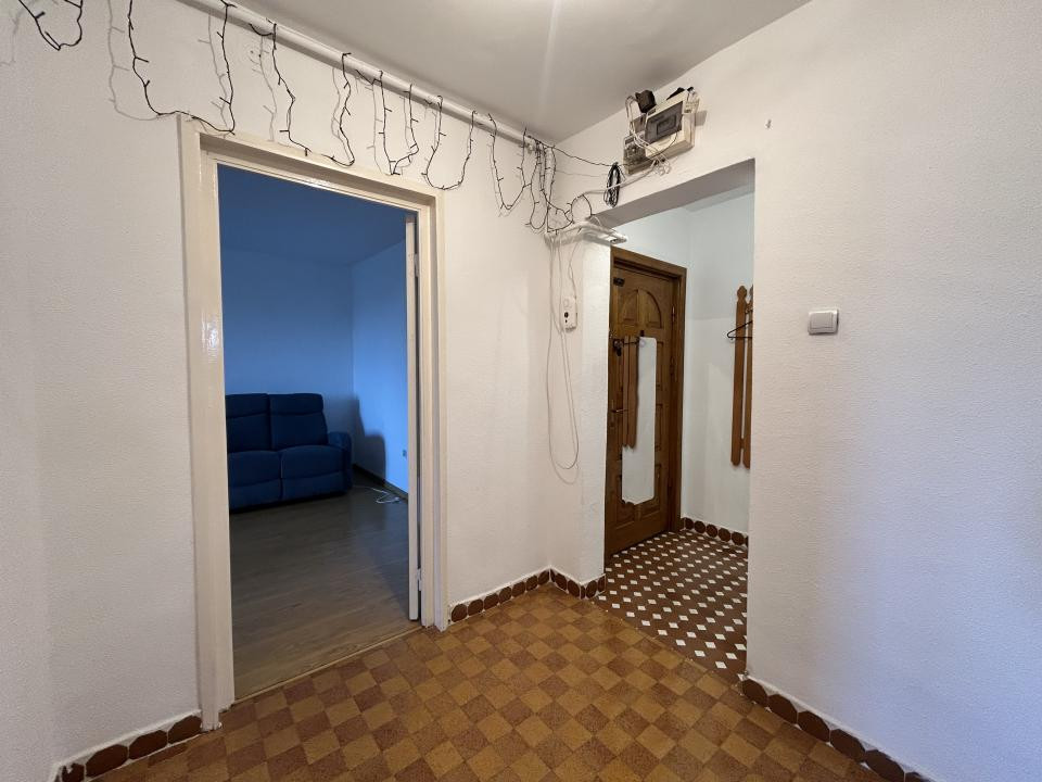 Apartament 3 camere decomandat, centrală gaz – zona Casa de Cultură