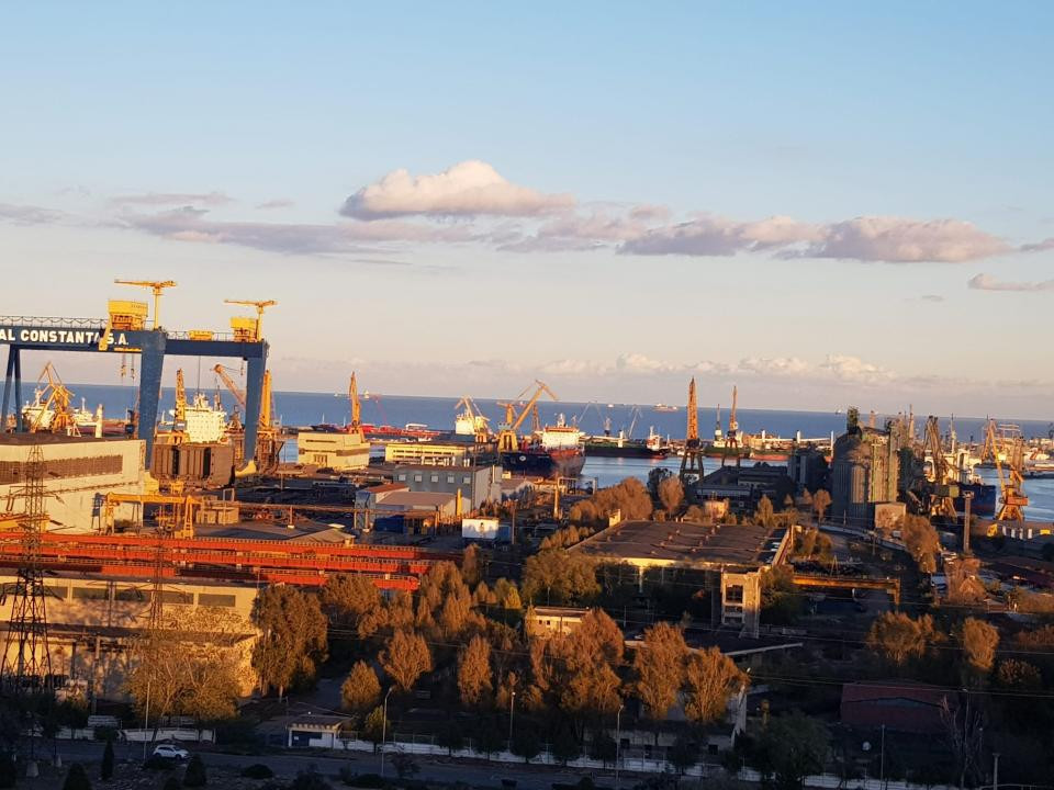 Apartament 2 camere, 60 mp, bloc nou, garaj – vedere spre Port