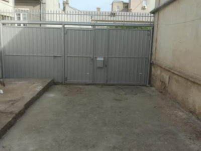 Casă din cărămidă, cu teren 73,50 mp și curte proprie – zona centrală