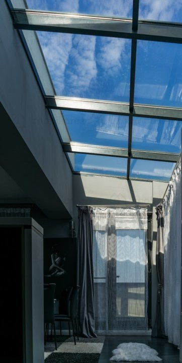 Apartament cu 3 camere, rooftop de 100 mp și vedere panoramică la mare